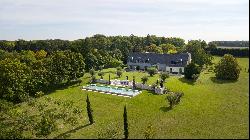 Near Chantilly - An elegant architect-designed property set in 5 hectares with equestrian