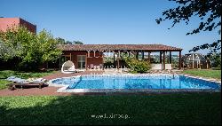 Property with gardens, swimming pool and river view, for sale, in V. N. Gaia, Portugal. N