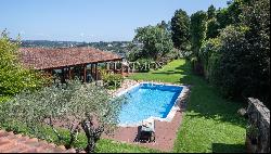 Property with gardens, swimming pool and river view, for sale, in V. N. Gaia, Portugal. N