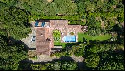 Property with gardens, swimming pool and river view, for sale, in V. N. Gaia, Portugal. N