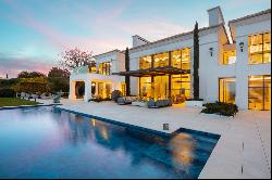 Fabulous modern villa with panoramic sea, mountain and golf views