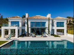 Fabulous modern villa with panoramic sea, mountain and golf views