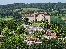 Exceptional listed Renaissance Château with outbuildings