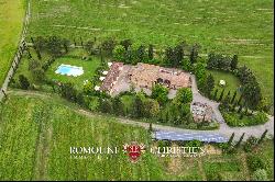 Tuscany - VILLA WITH POOL AND VINEYARDS FOR SALE IN SIENA