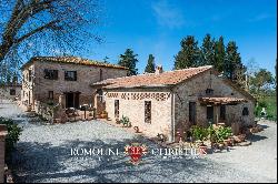 Tuscany - VILLA WITH POOL AND VINEYARDS FOR SALE IN SIENA