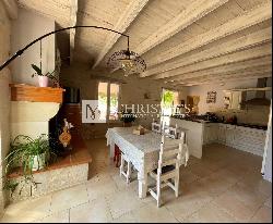 For sale 20 minutes from Bergerac, Beautiful family vineyard estate of 28ha in organic fa