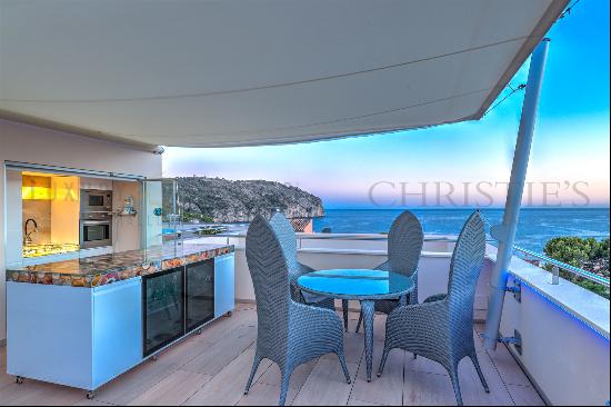 Luxury penthouse in Camp de Mar with sea view within walking distance to the beach and go