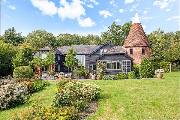 A beautifully presented Oast house with an excellent balance of living and entertaining sp