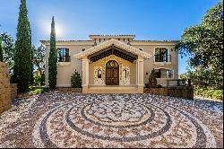 Beautiful villa with panoramic views in Marbella East