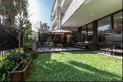 Apartment with Garden located in a residential area of La Dehesa.