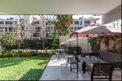 Apartment with Garden located in a residential area of La Dehesa.