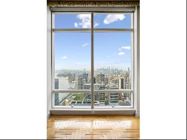 This luxurious home is located on the 76th floor and offers panoramic and unobstructed sou