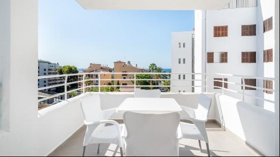 Spacious flat for sale in Puerto Portals, Majorca, Calvià 07184