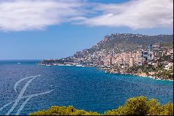 Modern villa overlooking the sea and Monaco