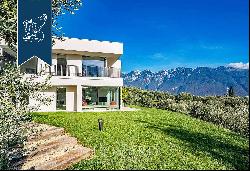 Luxurious panoramic villa in a high position above Brescia's shores of Lake Garda