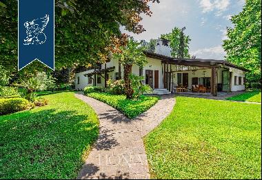 Luxury estate with big planted park and pool in the heart of Lesmo
