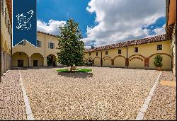 Prestigious residential estate with 10 hectares of vineyards in the renowned Oltrepò Paves