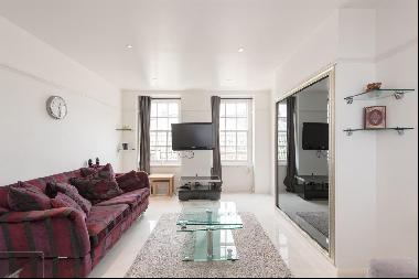 A three bedroom flat to rent in Marylebone, W1.