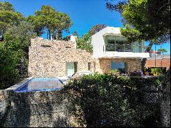 Exceptional villa with spectacular views on the front line of Sa Riera