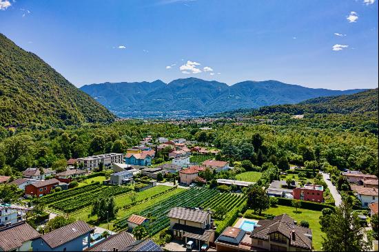 Beautiful building land in Tegna for sale with excellent open view towards Lake Maggiore