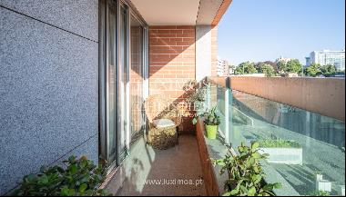 Apartment with balcony, for sale, in Porto, Portugal