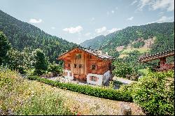 PRESTIGIOUS PROPERTY WITH EXTENSIVE LAND AND MOUNTAIN VIEW