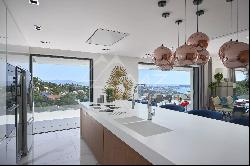 Super Cannes - recent architect-designed villa - panoramic sea view
