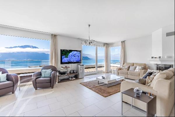 Penthouse of 180M2 with a panoramic view of the lake