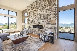 Luxurious Mountain Retreat With Breathtaking Views and Unparalleled Privacy!