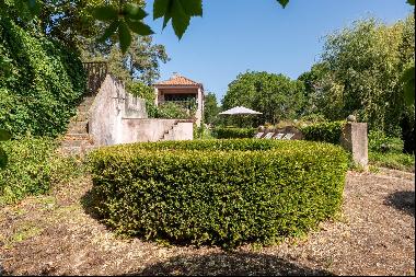 Beautiful 16th-century farm with planning permission in Torres Vedras, Lisbon.