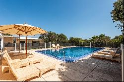 Modern Menorca Villa: Luxury &