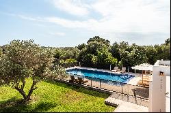 Modern Menorca Villa: Luxury &