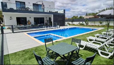 Luxury 6 bedroom villa with pool, for sale in Almancil, Algarve