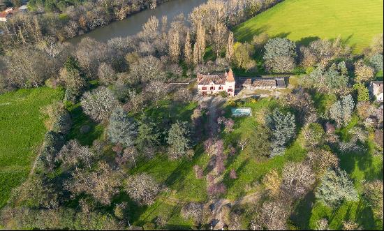 Now for sale, this beautiful mansion is located in Lavaur