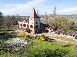 Now for sale, this beautiful mansion is located in Lavaur