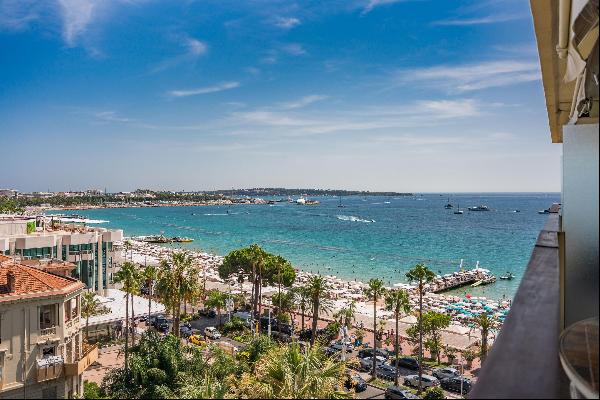 Superb fully renovated apartment on Cannes Croisette with views over the Mediterranean