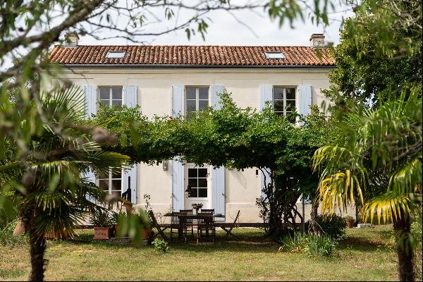 CHARMING CHARACTER RESIDENCE NEAR ROYAN