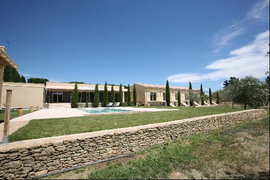 Beautiful, modern architect's house in Uzes