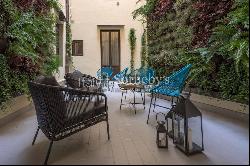 Mona Lisa apartment with courtyard in the heart of Florence