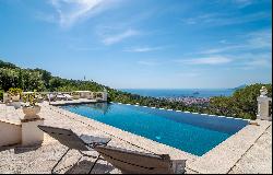 Heights of residentiel Le Cannet, Provencal-style house with sea view.