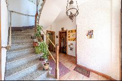 ALLINGES, Large 3-storey country house