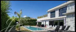 Mougins - Contemporary villa in a gated domaine
