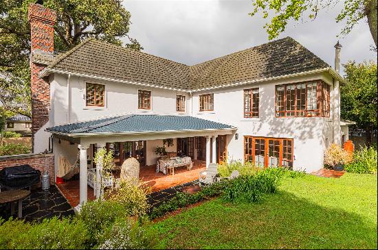 A TIMELESS, WELL-MAINTAINED RESIDENCE ON LUSH, EXPANSIVE GROUNDS IN RONDEBOSCH