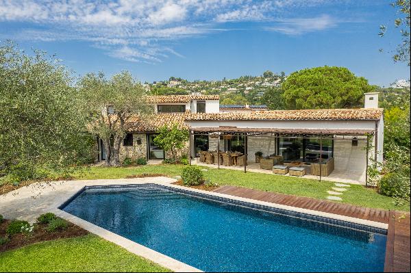Beautifully renovated 5-bedroom villa for sale near Mougins village within south-facing ga