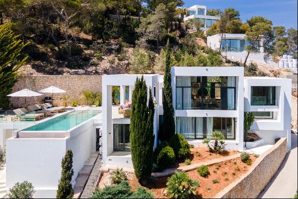 Modern villa with sea views close to the golf course for holidays rentals- Ibiza
