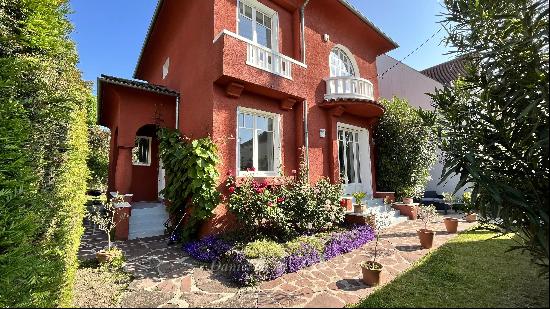 Le Chesnay Plateau Saint Antoine – A 5-bed property with a garden