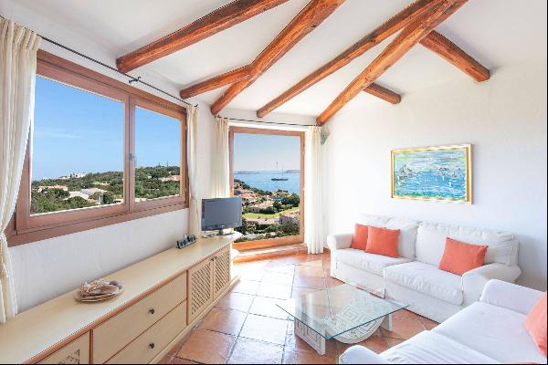 Bright apartment with sea views in Cala Romantica