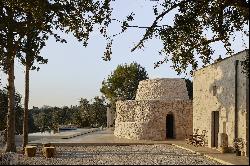 Tenuta le More, exclusive villa with typical Apulian trullo