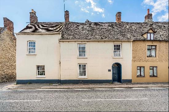 A Grade II listed period townhouse of c.3,496sqft in the heart of Witney.