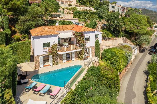 Beautifully presented villa for sale in a secure and private domain on the French Riviera 